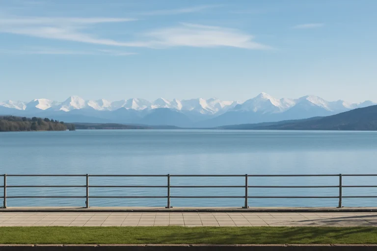 Starnberg - Seeblick mit Alpen im Hintergrund